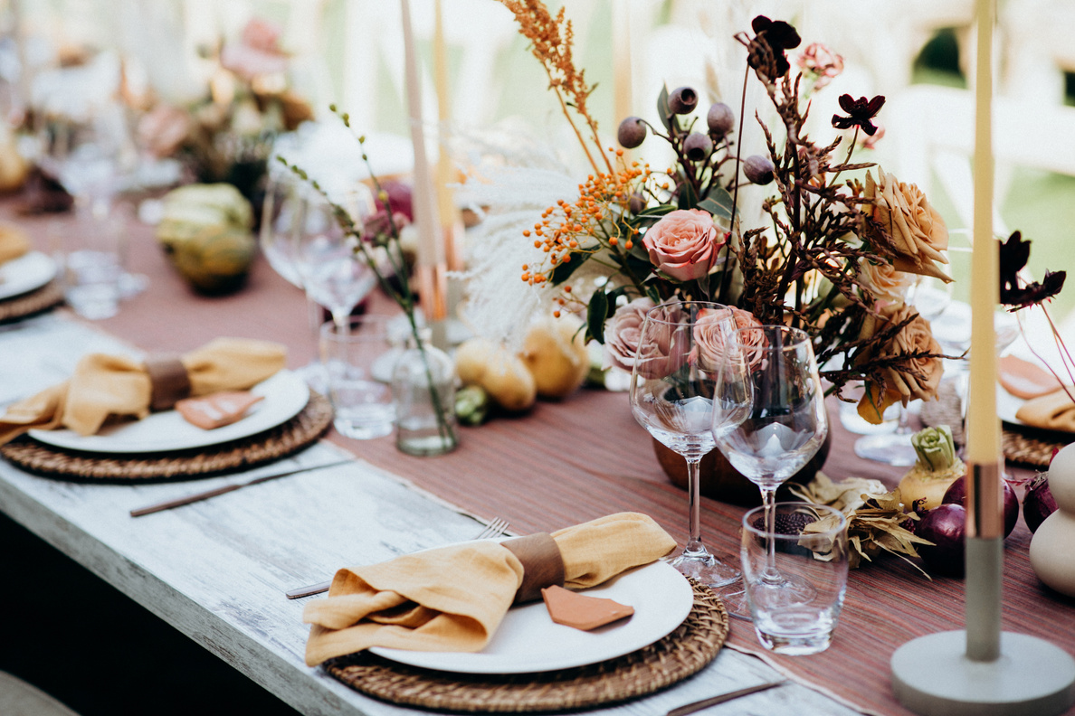 Wedding table decoration rustic style